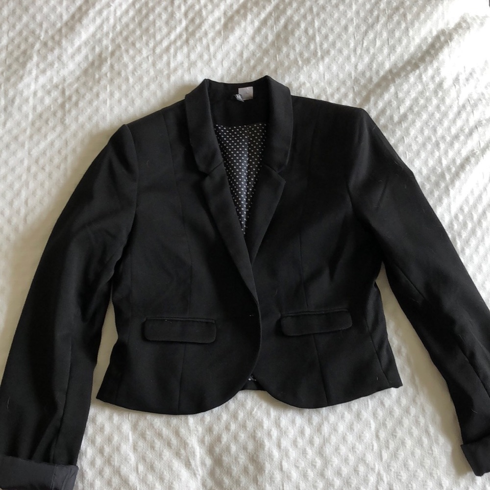Cropped black blazer